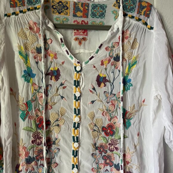 Johnny Was, Embroidered Tunic XS. White background with multi-colored embroidery - Picture 3 of 9
